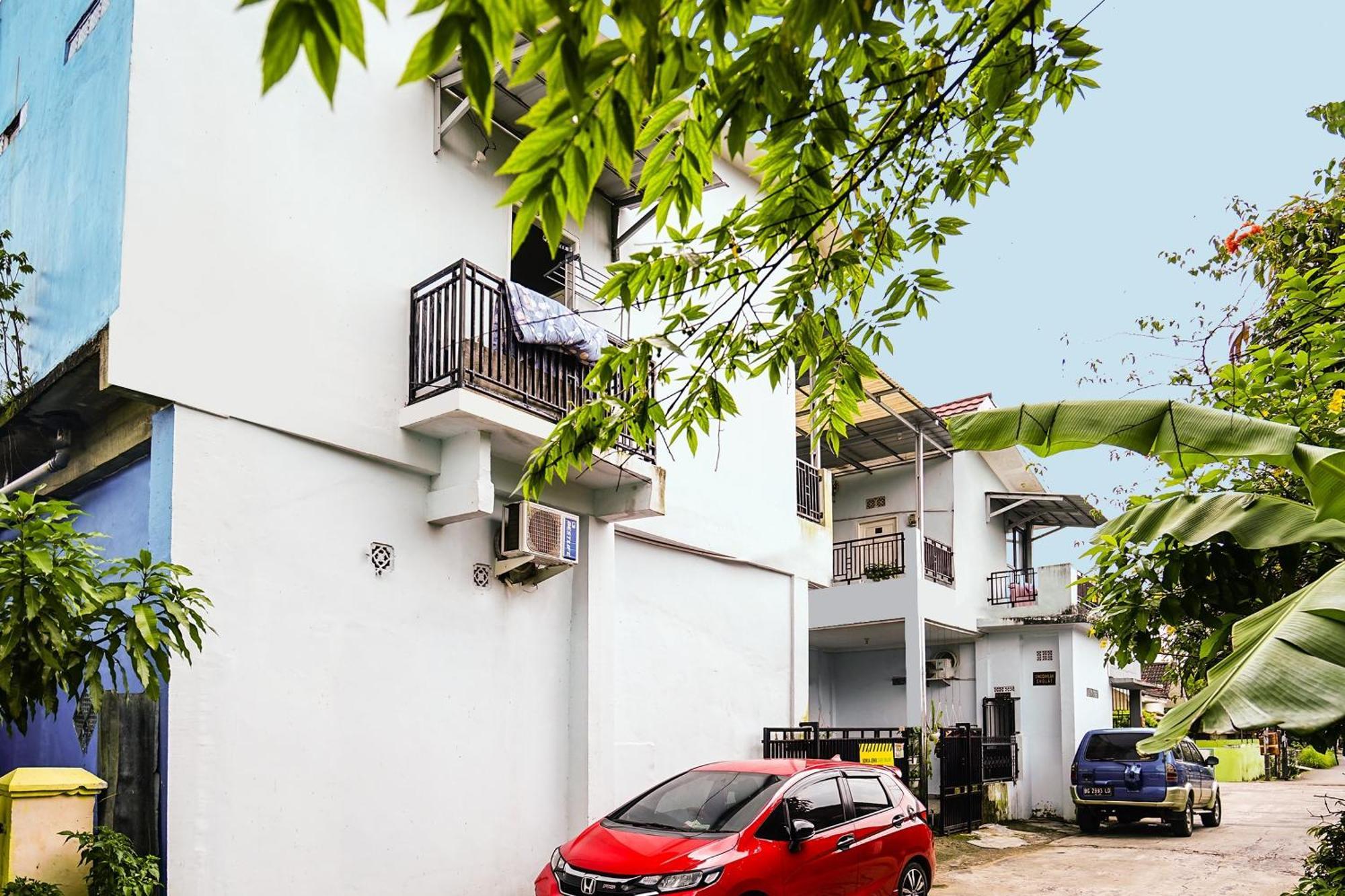 Oyo Life 92046 Garuda Residence Palembang Kültér fotó